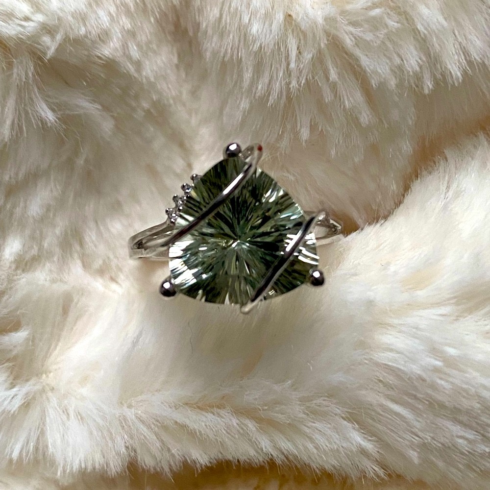 Trillion Cut Light Green Topaz & 14k white gold Ring - 8.5